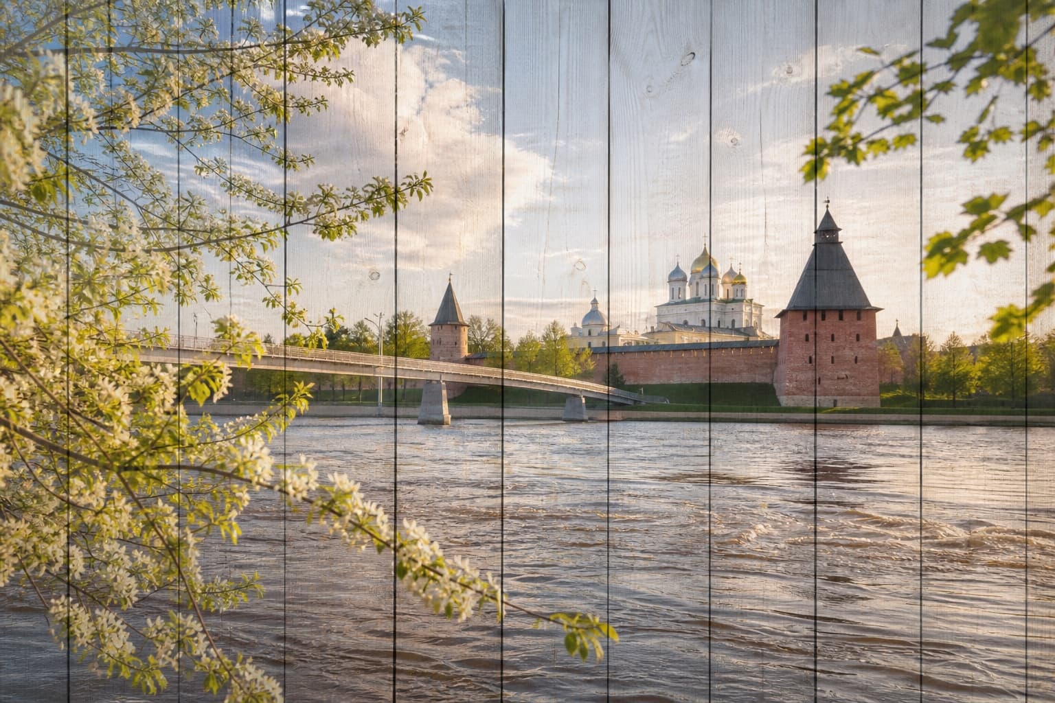 Весеннее цветение у Волхова и Новгородского кремля на вертикальных досках