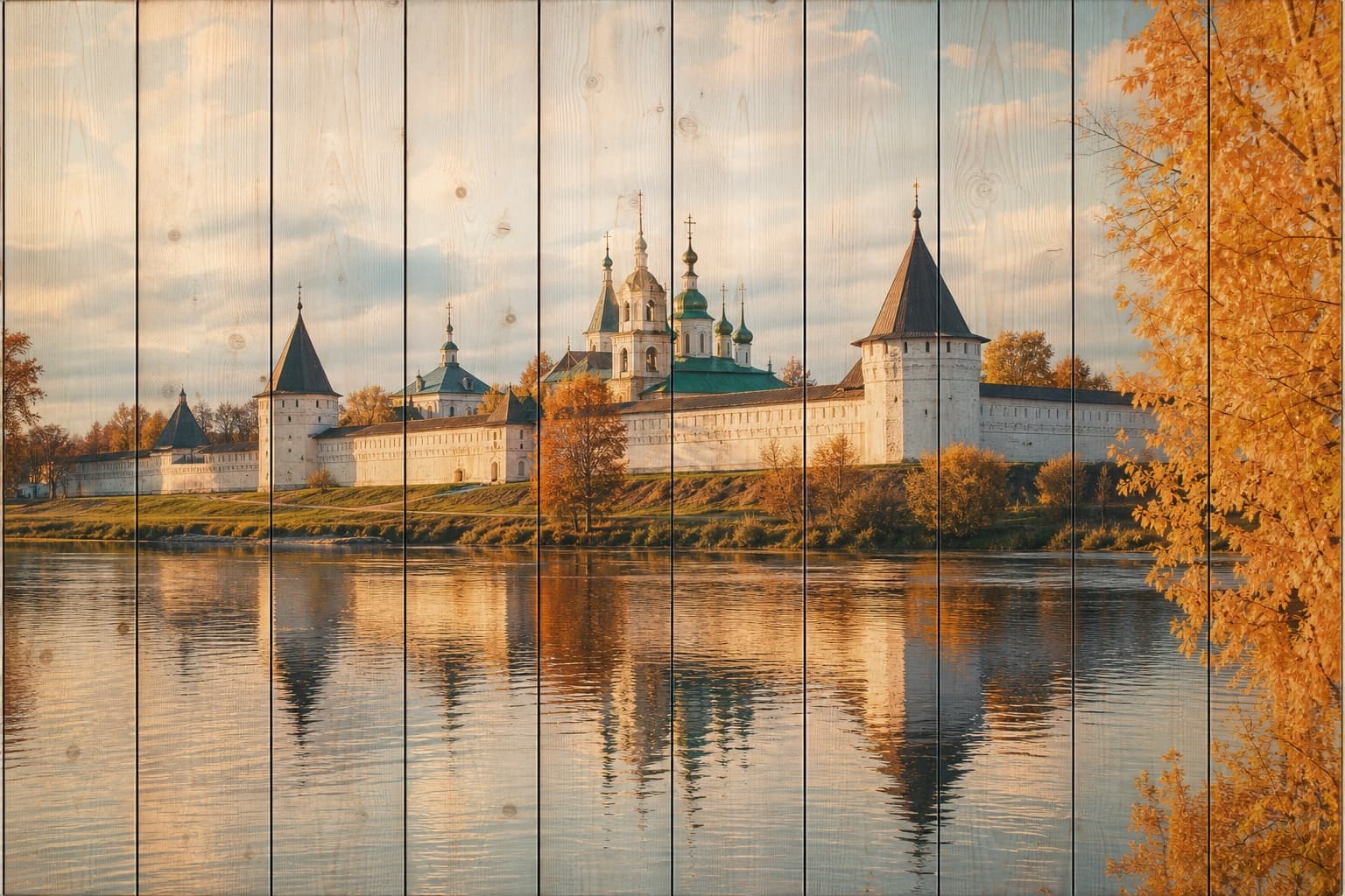 Спасо-Прилуцкий монастырь осенью у Вологды на вертикальных досках
