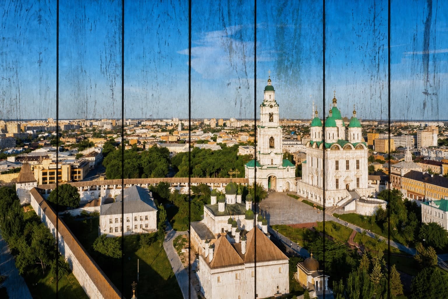Астраханский кремль в белом свете
