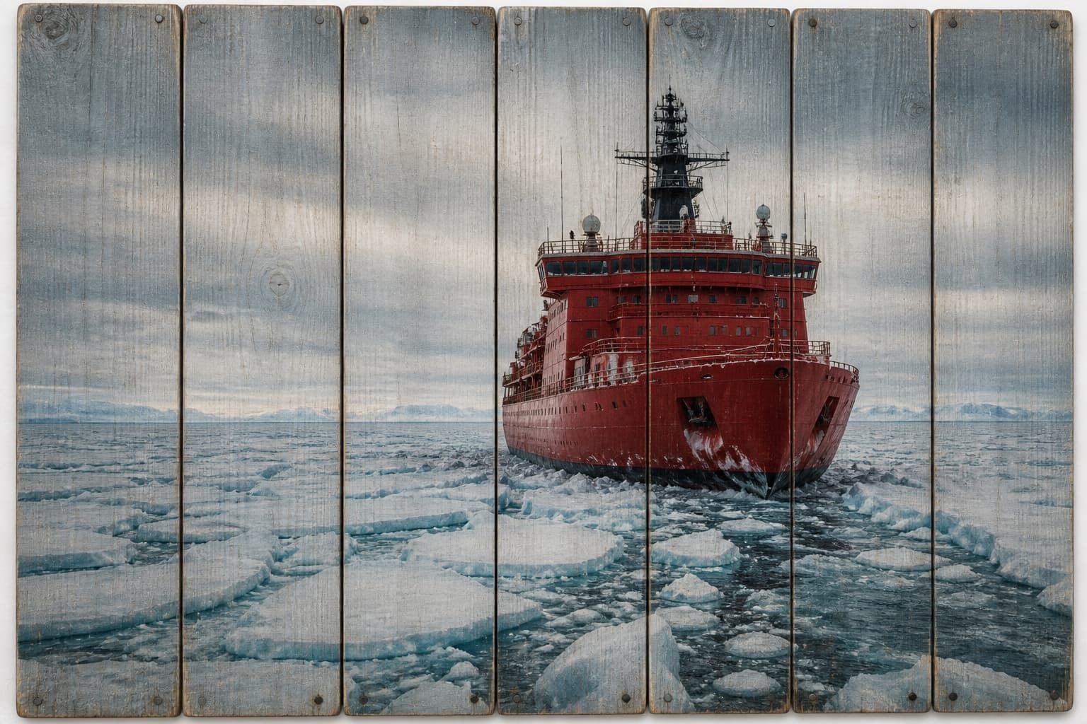 Ледокол в арктическом море