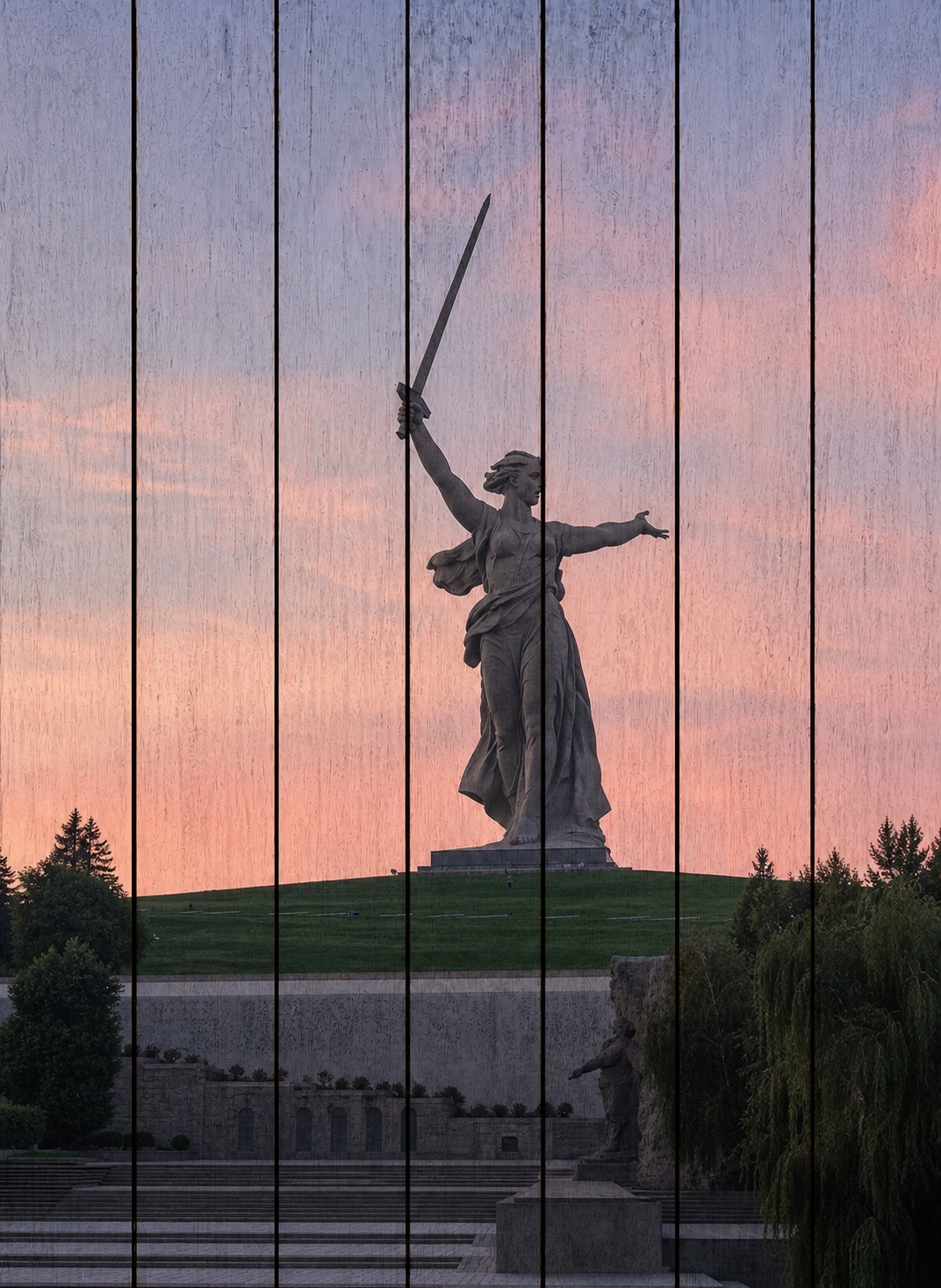 Мамаев курган на рассвете